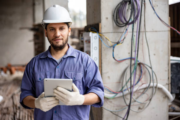 Best Local Electrician Companies  in Lla Lla East, WA